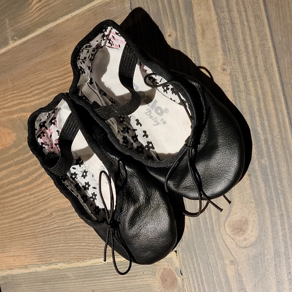 Capezio Full Sole Leather Daisy Shoe - 205T - Picture 1 of 10